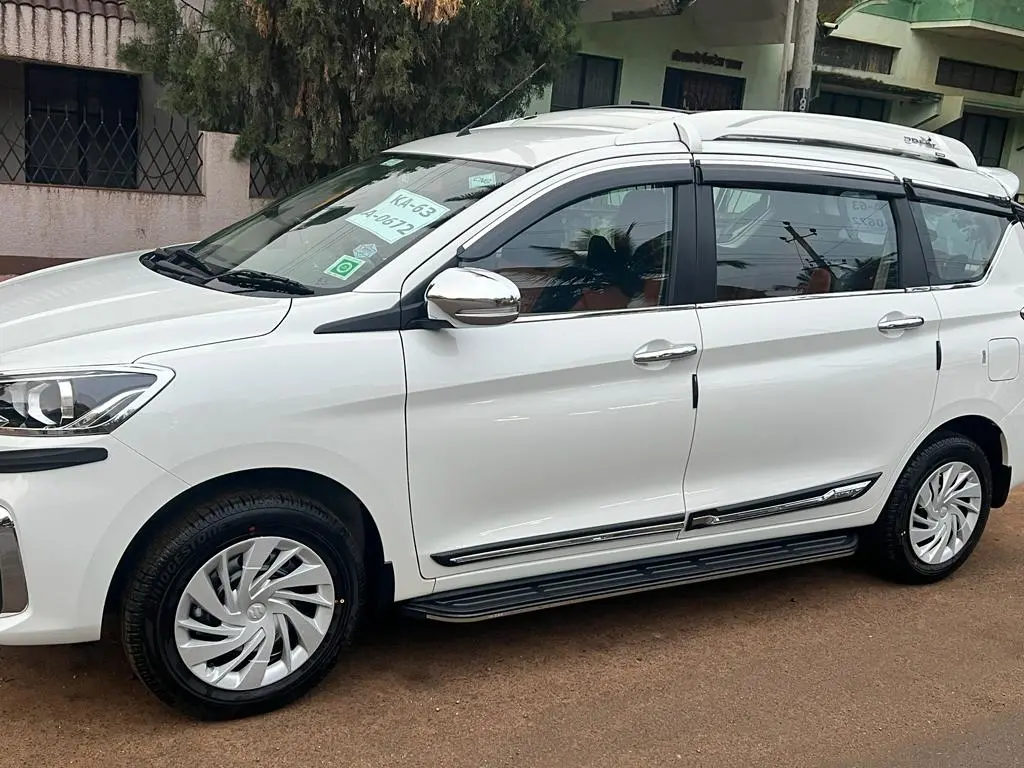 Ertiga car variant 2